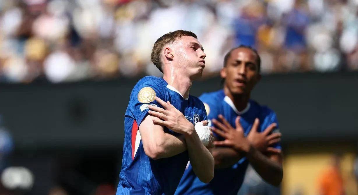 切尔西门将多次救险，当选全场最佳球员，都是而且自己操作.