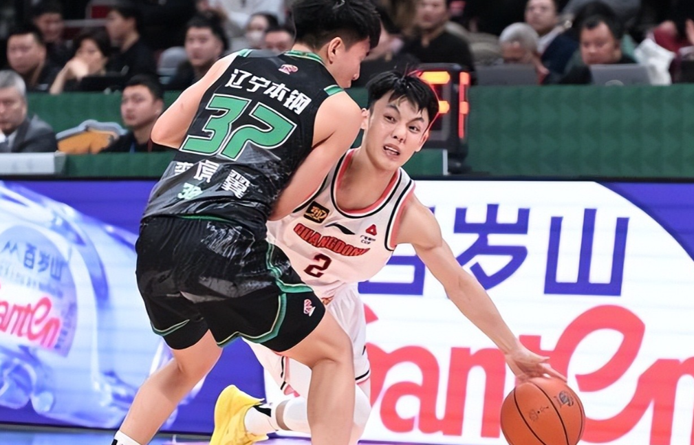 包含广东宏远发布备战花絮；国际比赛日更衣室发声；NBA常规赛任务艰巨；更衣室氛围转暖的词条