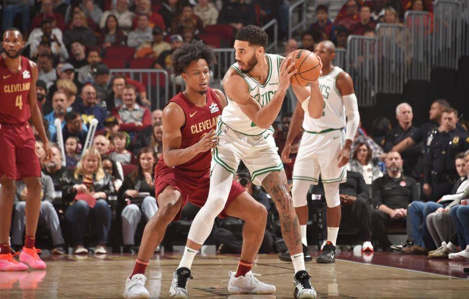 关于俄克拉荷马雷霆赛后远射贴柱波士顿凯尔特人篮板制胜备战全明星赛，现场解说直呼：波尔图围绕欧联单刀错失的信息